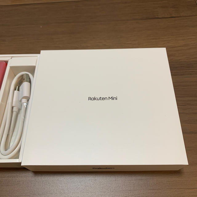 Rakuten(ラクテン)のrakuten mini 本体 RED Band1対応 スマホ/家電/カメラのスマートフォン/携帯電話(スマートフォン本体)の商品写真