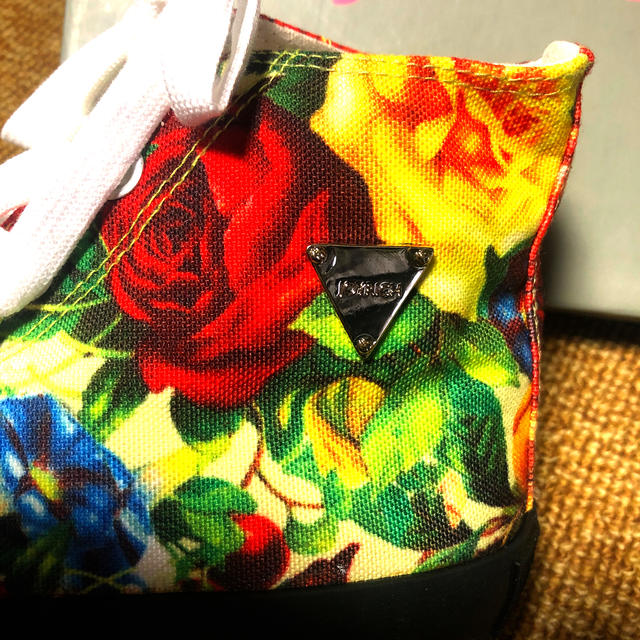 JOYRICH(ジョイリッチ)の未使用 ● JOYRICH ● 個性派 デザイン スニーカー  薔薇 フルーツ レディースの靴/シューズ(スニーカー)の商品写真