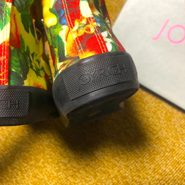 JOYRICH(ジョイリッチ)の未使用 ● JOYRICH ● 個性派 デザイン スニーカー  薔薇 フルーツ レディースの靴/シューズ(スニーカー)の商品写真