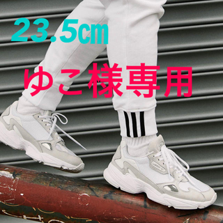 アディダス(adidas)の【ADIDASFLCN W】アディダスオリジナル［ホワイト］23.5(スニーカー)