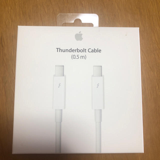 Apple(アップル)の【新品・未開封】Apple Thunderbolt Cable  スマホ/家電/カメラのPC/タブレット(PCパーツ)の商品写真