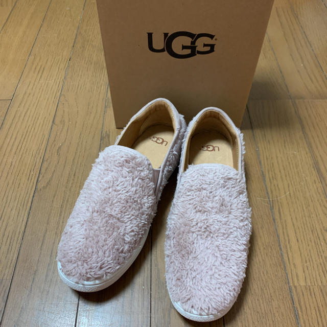 UGG(アグ)の新品　UGG リッチ　ピンク　23.5 定価15400円 レディースの靴/シューズ(スニーカー)の商品写真