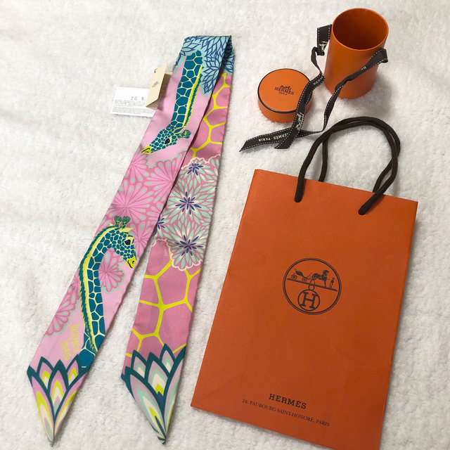 Hermes(エルメス)の三美神　エルメス　ツイリー レディースのファッション小物(バンダナ/スカーフ)の商品写真