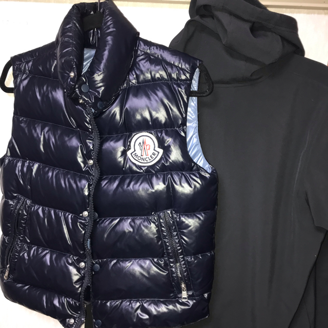 MONCLER(モンクレール)のモンクレールダウンベスト メンズのジャケット/アウター(ダウンベスト)の商品写真