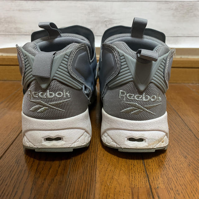 Reebok(リーボック)のReebok ポンプフューリー 24.5cm レディースの靴/シューズ(スニーカー)の商品写真