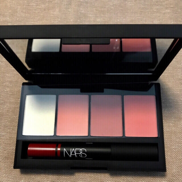 NARS(ナーズ)のおんみょん様専用NARSリカーリングデアー チーク&リップパレット コスメ/美容のキット/セット(コフレ/メイクアップセット)の商品写真