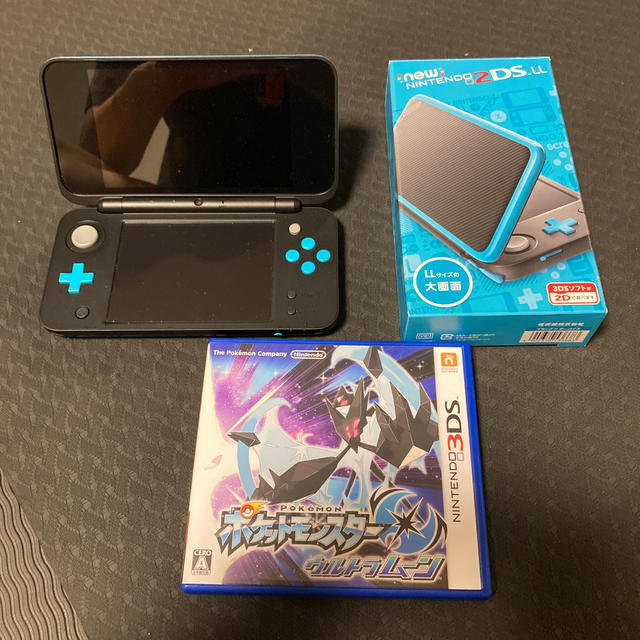 任天堂(ニンテンドウ)のNintendo  ニンテンドー 2DS LL ポケモン　ウルトラムーン 付き エンタメ/ホビーのゲームソフト/ゲーム機本体(携帯用ゲーム機本体)の商品写真