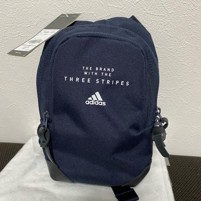 adidas(アディダス)の【新品】adidas ミニショルダーバッグ メンズのバッグ(ショルダーバッグ)の商品写真