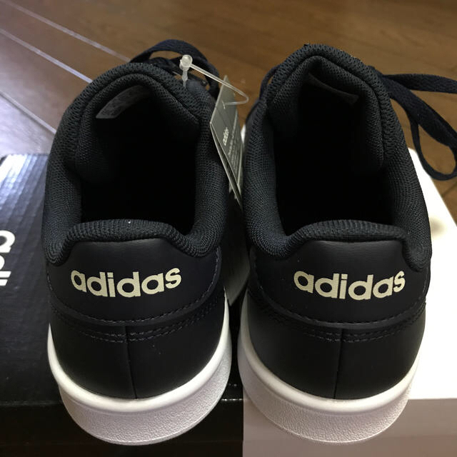 adidas(アディダス)のadidas   ［23cm ］ レディースの靴/シューズ(スニーカー)の商品写真