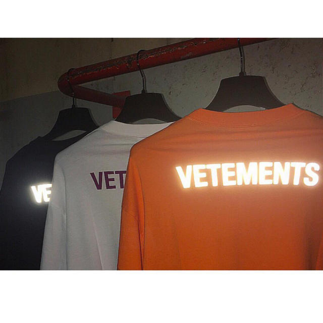 VETEMENTS(ヴェトモン)のvetements staff リフレクター　tシャツ メンズのトップス(Tシャツ/カットソー(半袖/袖なし))の商品写真