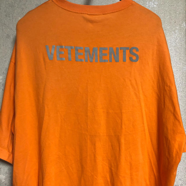 VETEMENTS(ヴェトモン)のvetements staff リフレクター　tシャツ メンズのトップス(Tシャツ/カットソー(半袖/袖なし))の商品写真
