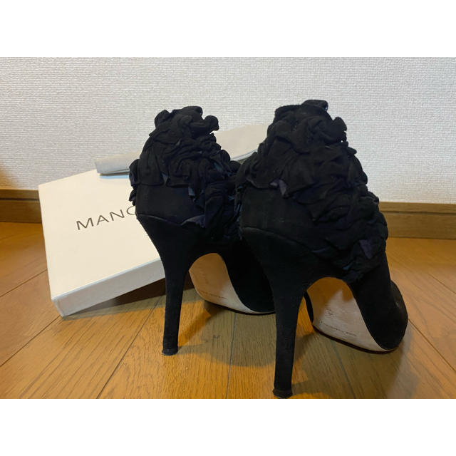 MANOLO BLAHNIK(マノロブラニク)のストラップ付きマノロブラニク37.5 レディースの靴/シューズ(ハイヒール/パンプス)の商品写真