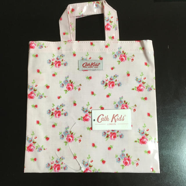 Cath Kidston(キャスキッドソン)のCath Kidston KIds ビニールミニバッグ　ピンク花柄 キッズ/ベビー/マタニティのこども用バッグ(その他)の商品写真