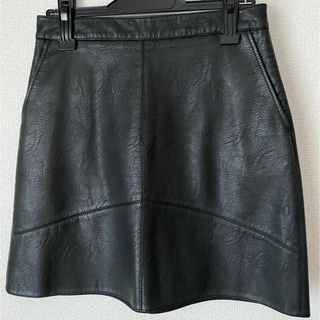ザラ(ZARA)の黒 レザースカート(ひざ丈スカート)