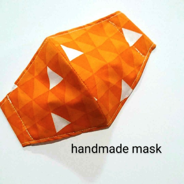 鱗模様 オレンジ インナーマスク 三角模様 雷 模様  鬼 かっこいい ハンドメイドのキッズ/ベビー(外出用品)の商品写真