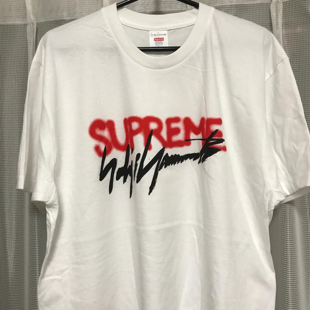 Supreme(シュプリーム)のSupreme Yohji Yamamoto LOGO TEE 白　L メンズのトップス(Tシャツ/カットソー(半袖/袖なし))の商品写真