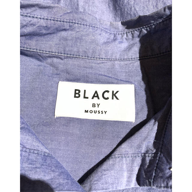 BLACK by moussy(ブラックバイマウジー)のブラック バイ マウジー シャツ ブルー 美品 レディースのトップス(シャツ/ブラウス(半袖/袖なし))の商品写真