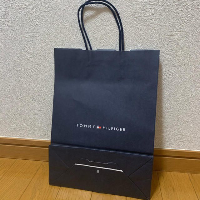 TOMMY HILFIGER(トミーヒルフィガー)の【早い者勝ち】トミーヒルフィガー ショップ袋　紙袋　１枚 レディースのバッグ(ショップ袋)の商品写真