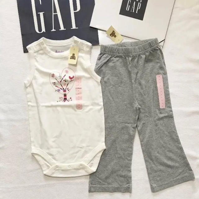 babyGAP(ベビーギャップ)の【2点セット】新品タグ 90 babyGAP ノースリーブ ロンパース 長パンツ キッズ/ベビー/マタニティのベビー服(~85cm)(ロンパース)の商品写真