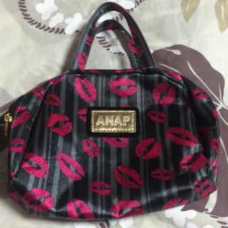 アナップ(ANAP)のANAP  LIP柄 ポーチ (ポーチ)