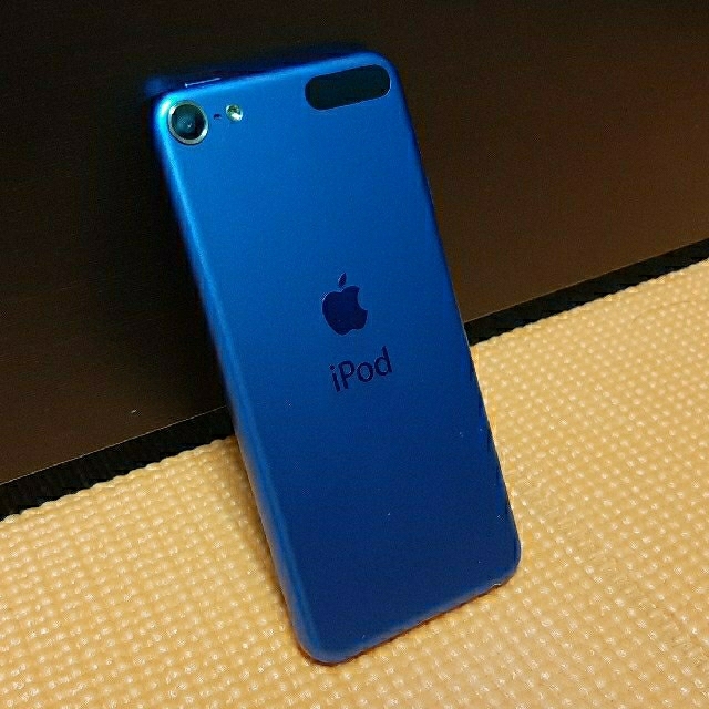 Apple(アップル)のiPod touch 第6世代 16GB ブルー スマホ/家電/カメラのオーディオ機器(ポータブルプレーヤー)の商品写真