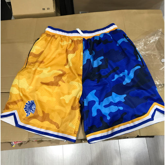 MITCHELL & NESS(ミッチェルアンドネス)のSAVS BRAND HOOP SHORTS Lサイズ メンズのパンツ(ショートパンツ)の商品写真