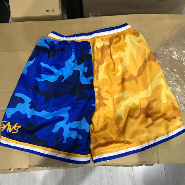 MITCHELL & NESS(ミッチェルアンドネス)のSAVS BRAND HOOP SHORTS Lサイズ メンズのパンツ(ショートパンツ)の商品写真