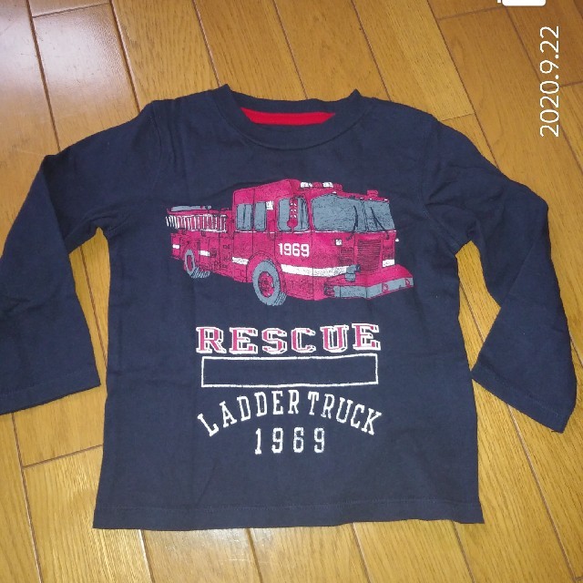 GAP(ギャップ)のGAP　消防車Tシャツ キッズ/ベビー/マタニティのキッズ服男の子用(90cm~)(Tシャツ/カットソー)の商品写真