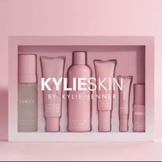 カイリーコスメティックス(Kylie Cosmetics)の新品未使用⭐︎kylieskin⭐︎カイリースキン⭐︎フルセット(化粧水/ローション)