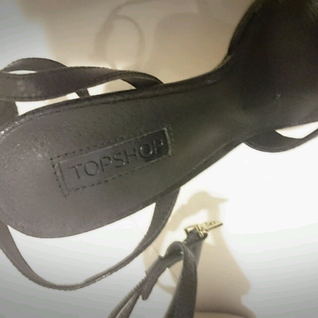 TOPSHOP(トップショップ)のJaedenさん専用【TOPSHOP】黒ヒールサンダル レディースの靴/シューズ(サンダル)の商品写真