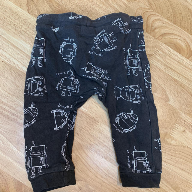 H&M(エイチアンドエム)のh＆m スウェット パンツ　長ズボン　ロボット キッズ/ベビー/マタニティのベビー服(~85cm)(パンツ)の商品写真