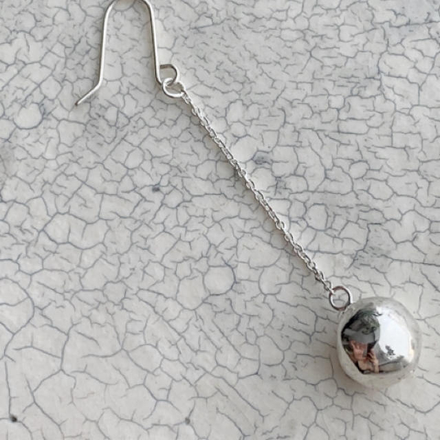 DEUXIEME CLASSE(ドゥーズィエムクラス)の未使用wonky ball † chain pierce † silver レディースのアクセサリー(ピアス)の商品写真