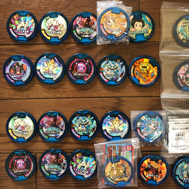 BANDAI(バンダイ)の妖怪メダル　28枚 エンタメ/ホビーのおもちゃ/ぬいぐるみ(キャラクターグッズ)の商品写真
