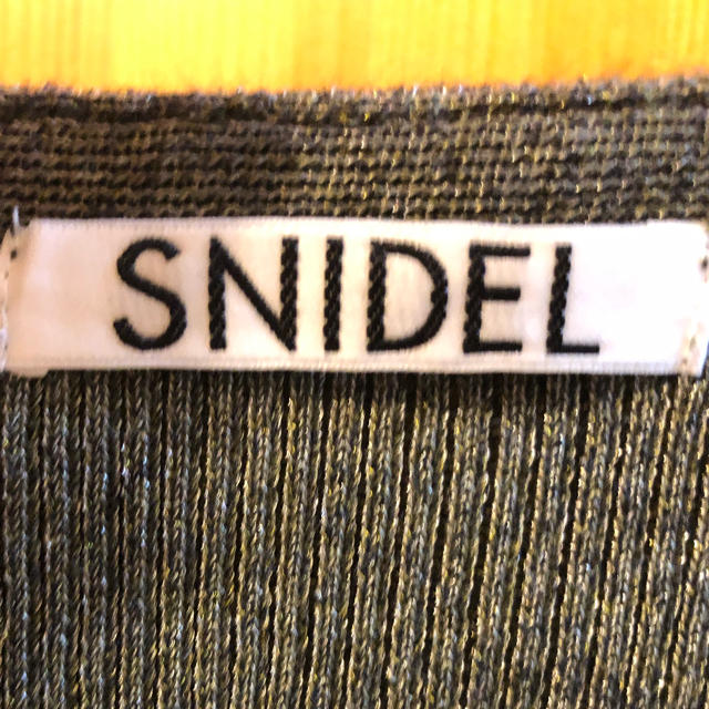 SNIDEL(スナイデル)のラメノースリニットプルオーバー　カーキ　スナイデル レディースのトップス(ニット/セーター)の商品写真