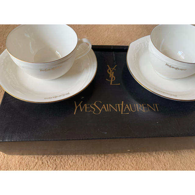Yves Saint Laurent Beaute(イヴサンローランボーテ)のイブサンローラン  カップ&ソーサー　セット　新品　ティーカップ インテリア/住まい/日用品のキッチン/食器(グラス/カップ)の商品写真
