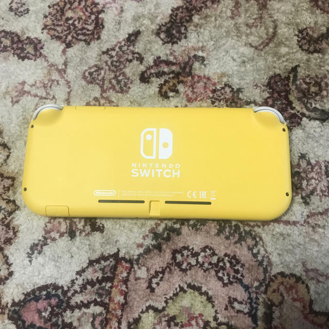 Nintendo Switch(ニンテンドースイッチ)のNintendo Switch Lite イエロー&どうぶつの森 エンタメ/ホビーのゲームソフト/ゲーム機本体(携帯用ゲーム機本体)の商品写真