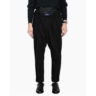 コモリ(COMOLI)の19AW NEAT COTTON KARSEY Tapered BLACK 46(スラックス)