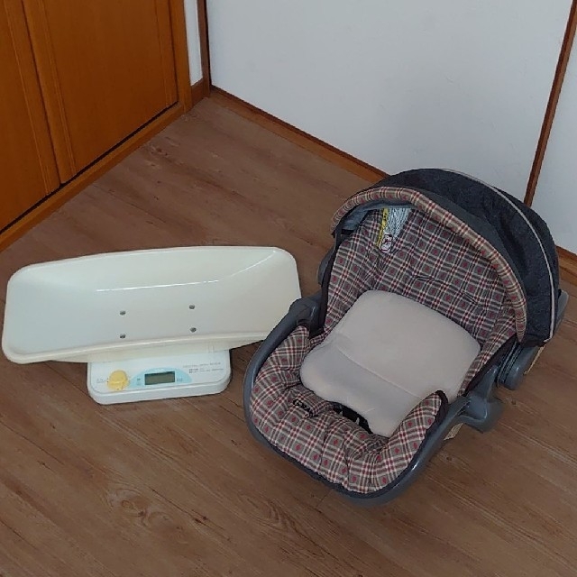 GRACO 新生児チャイルドシートと新生児体重計