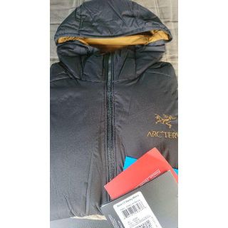 アークテリクス(ARC'TERYX)の限定品 ゴールド アークテリクス アトム LT HOODY 24K　ATOM (ナイロンジャケット)