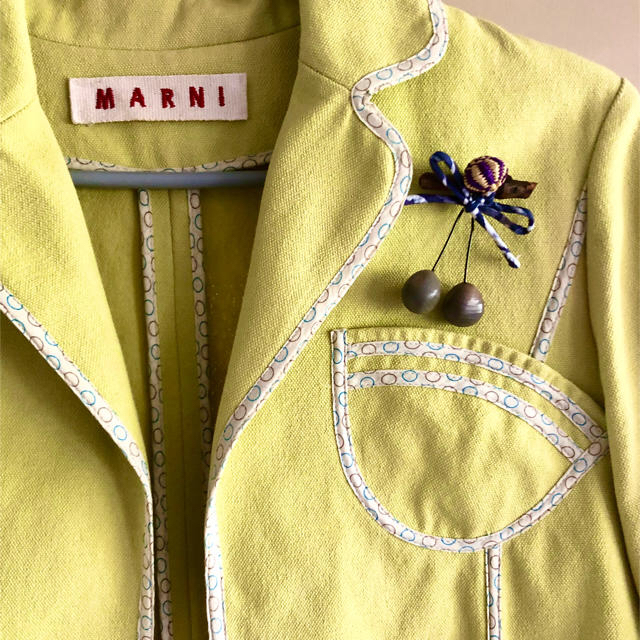 Marni(マルニ)のMARNI  ブローチ　チェリー　さくらんぼ   グレー レディースのアクセサリー(ブローチ/コサージュ)の商品写真