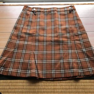 バーバリーブルーレーベル(BURBERRY BLUE LABEL)の最終価格　バーバリー　チェックスカート36インチ(ひざ丈スカート)