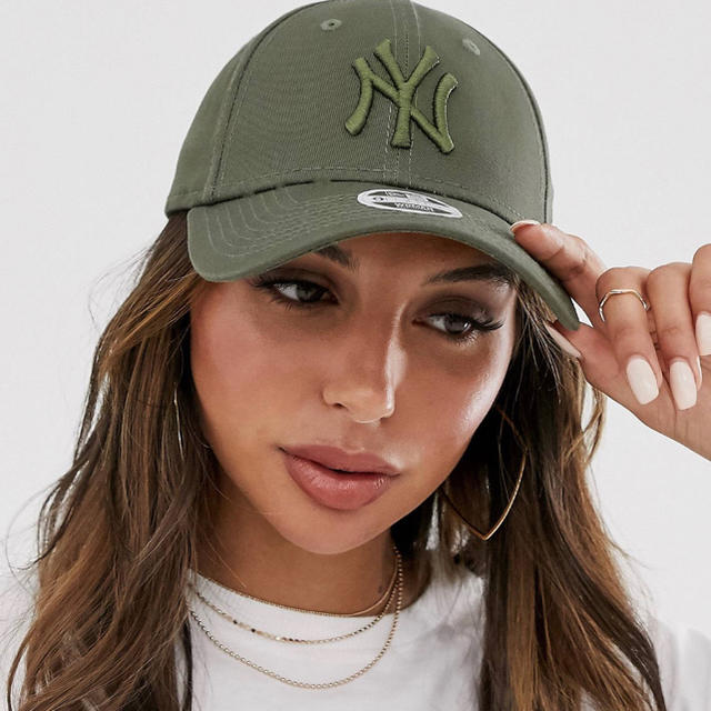 NEW ERA(ニューエラー)の【新品未使用】NEW ERA ニューエラ NY ベースボールキャップ カーキ レディースの帽子(キャップ)の商品写真