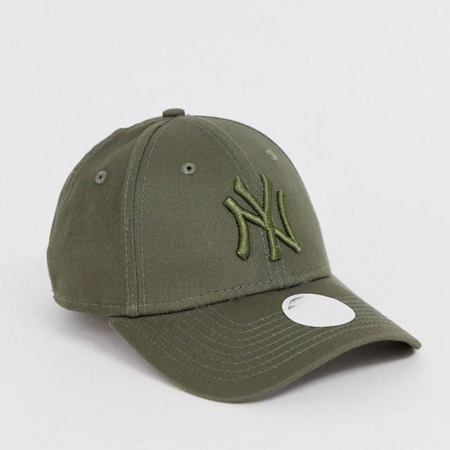 NEW ERA(ニューエラー)の【新品未使用】NEW ERA ニューエラ NY ベースボールキャップ カーキ レディースの帽子(キャップ)の商品写真