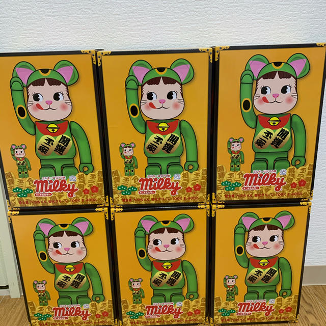 MEDICOM TOY(メディコムトイ)のBE@RBRICK 招き猫 ペコちゃん 蛍光グリーン 100％ ＆ 400％ エンタメ/ホビーのフィギュア(その他)の商品写真