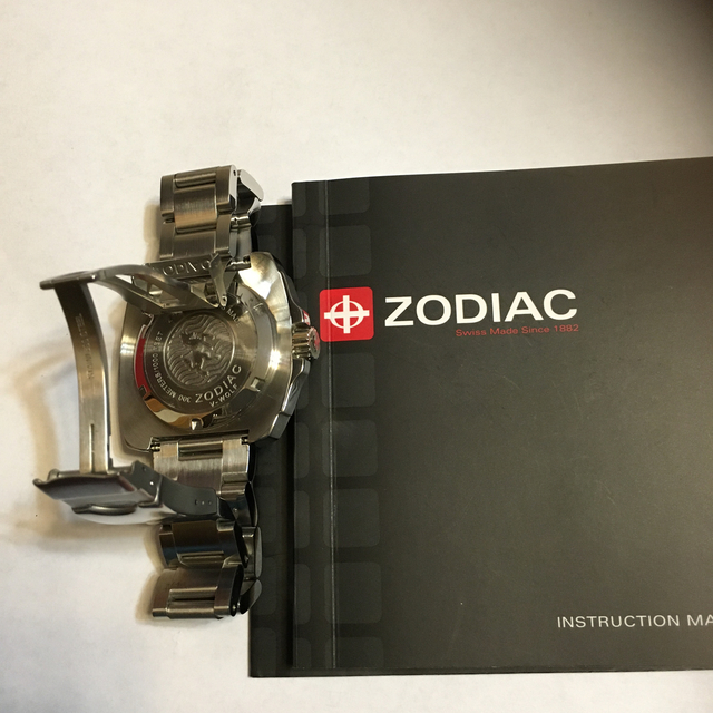 ZODIAC(ゾディアック)の腕時計メンズZODIAC  V-WOLF300mゾディアッククォーツ メンズの時計(腕時計(アナログ))の商品写真