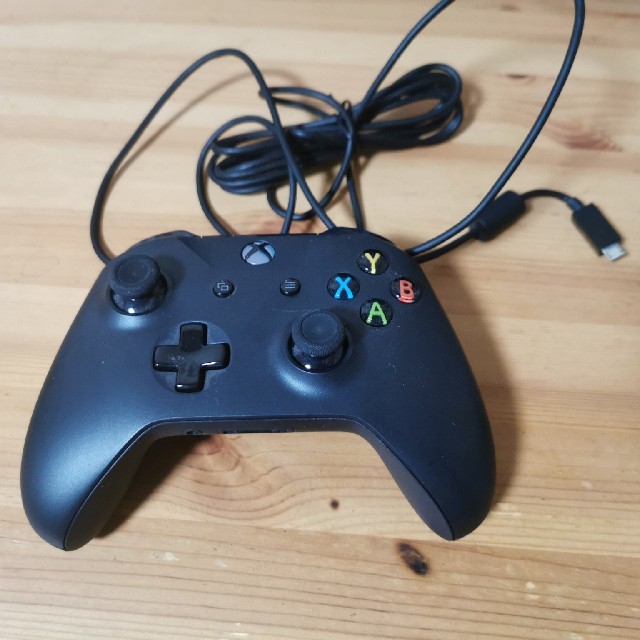 Xbox(エックスボックス)のxbox oneコントローラー エンタメ/ホビーのゲームソフト/ゲーム機本体(その他)の商品写真