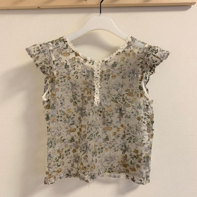 Lily Brown(リリーブラウン)のまるまる様専用　Lily Brown フラワー刺繍トップス　ホワイト レディースのトップス(シャツ/ブラウス(半袖/袖なし))の商品写真