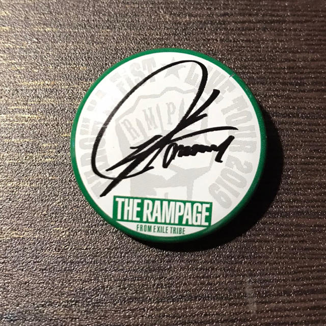 THE RAMPAGE(ザランページ)の川村壱馬 サインミニ缶バッチ エンタメ/ホビーのタレントグッズ(アイドルグッズ)の商品写真