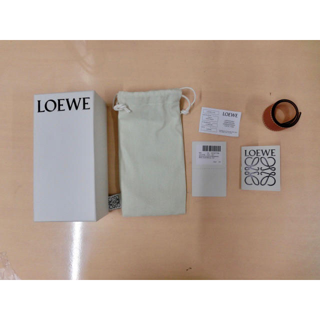 LOEWE(ロエベ)の【新品・未使用】LOEWE スモールスラップブレスレット タン レディースのアクセサリー(ブレスレット/バングル)の商品写真