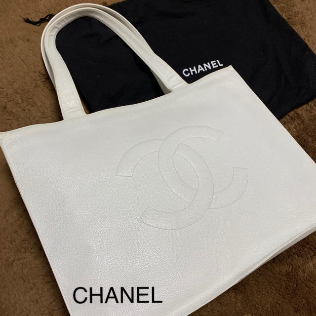 CHANEL - 【CHANEL】シャネル　バッグ白　本物美品　年末セール！